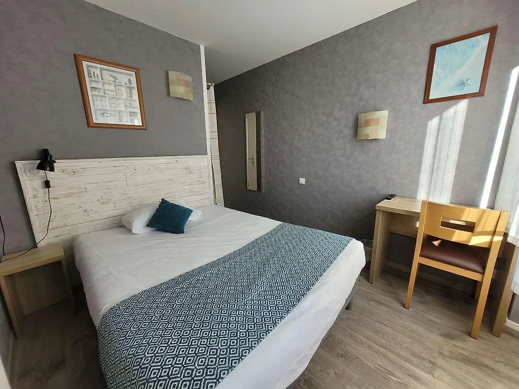 Brit Hotel Des Halles Concarneau 3*,  France