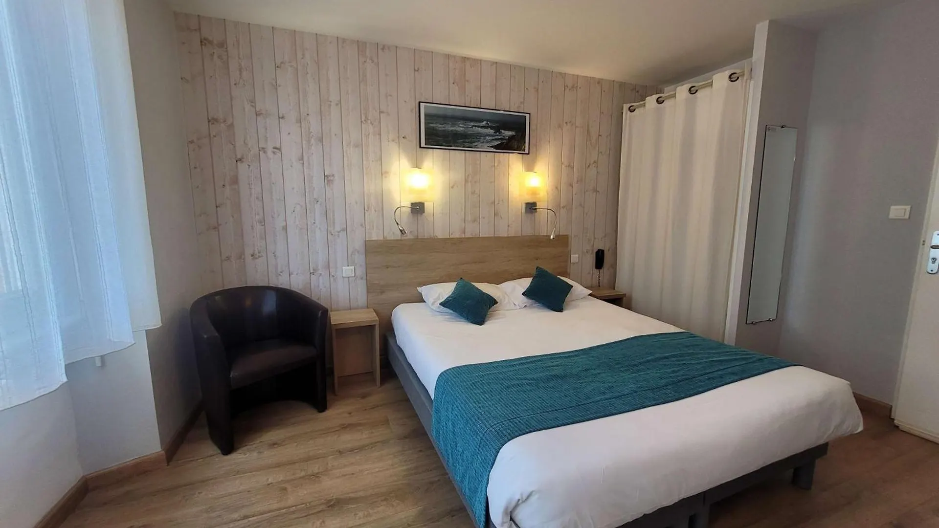 Brit Hotel Des Halles Concarneau 3*,