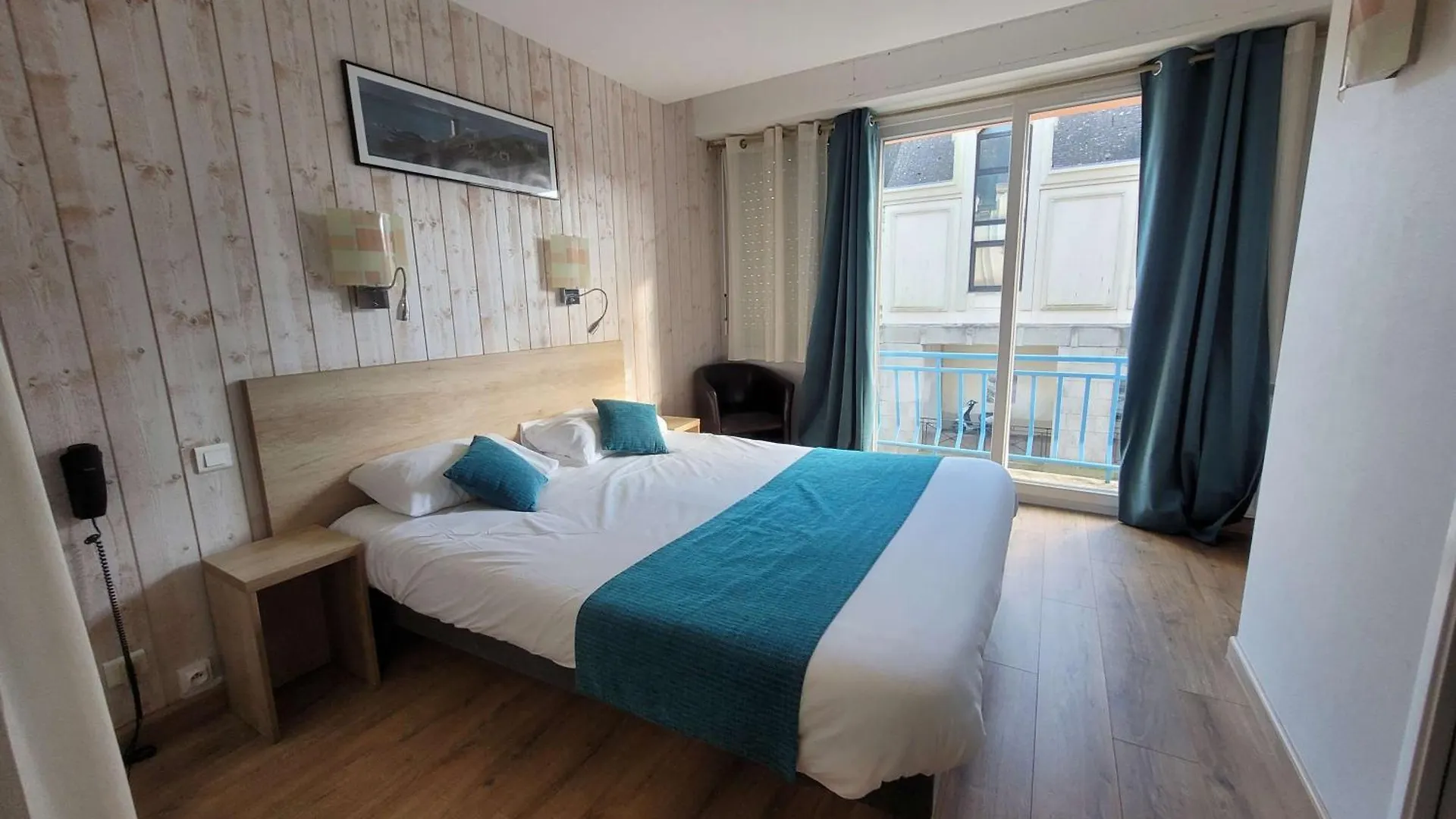 Brit Hotel Des Halles Concarneau