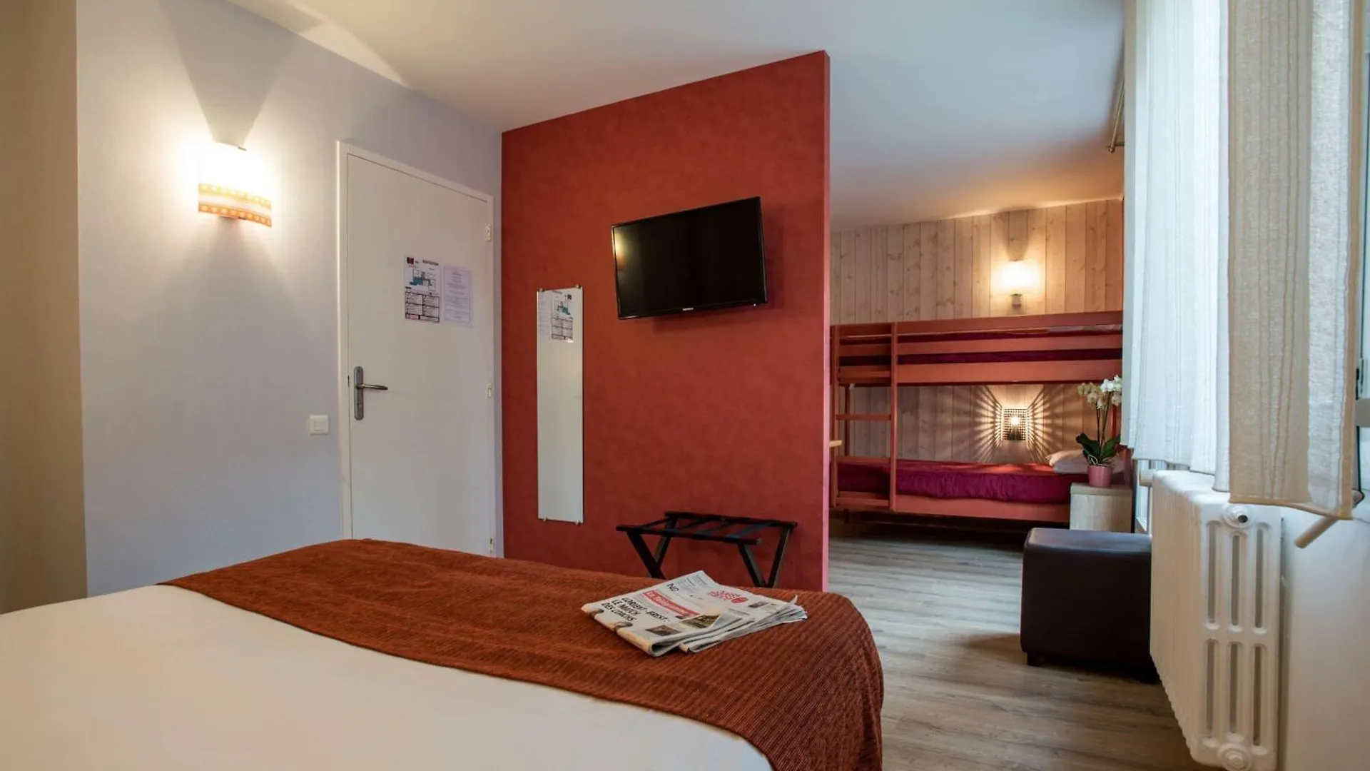 Brit Hotel Des Halles Concarneau 3*,