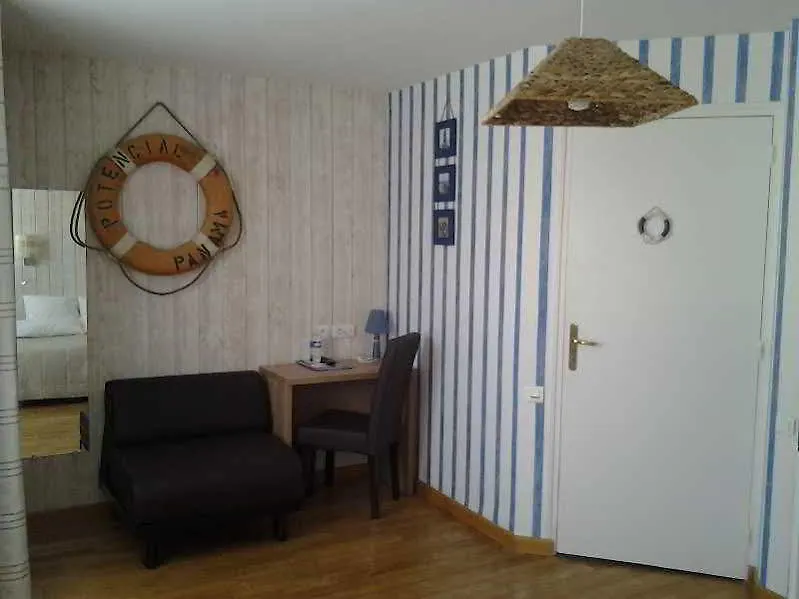 Brit Hotel Des Halles Concarneau