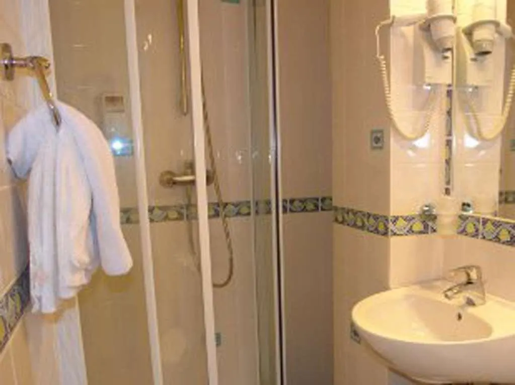 Brit Hotel Des Halles Concarneau